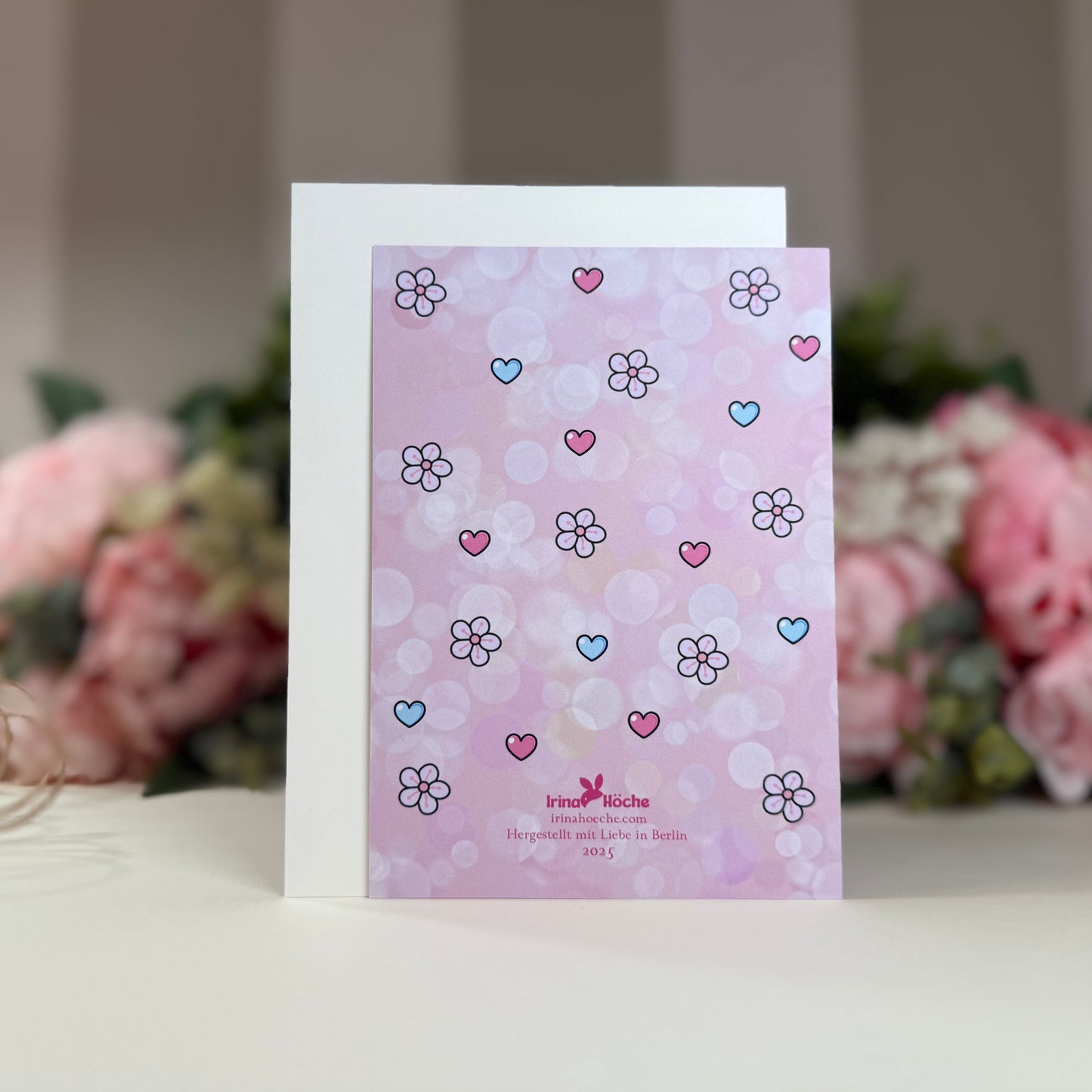 Love birds "Hugs & Kisses" Valentine’s Day Greeting Card – Liebevolle Karte mit süßen Vögeln und Herzen