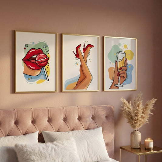 3-teiliges Pop-Art Poster Set She's That Girl mit roten Lippen und Lollipop, Beinen in High Heels und Hand mit Champagnerglas, 200g Mattpapier A4, feminine Wanddeko in Rot Mint und Orange