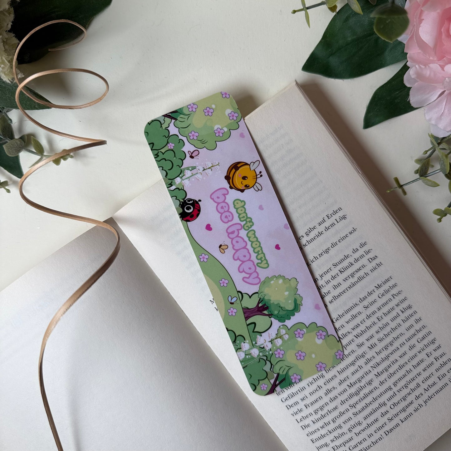 Kawaii Lesezeichen „Don't Worry, Bee Happy“ – Perfekt für Buchliebhaber!