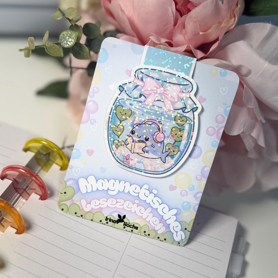 Magnetisches Lesezeichen "Hai im Glas" mit holografischem Glanz - Dein süßer Lese-Begleiter!