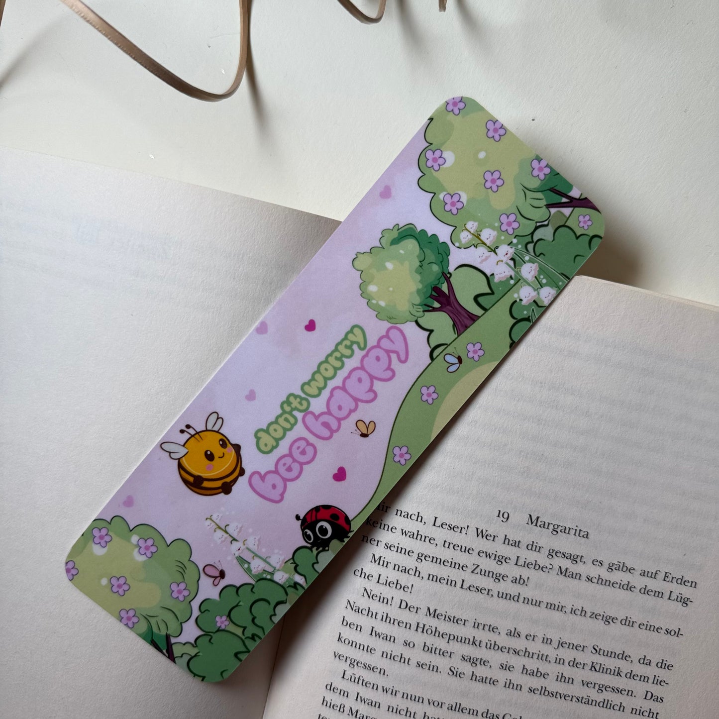 Kawaii Lesezeichen „Don't Worry, Bee Happy“ – Perfekt für Buchliebhaber!