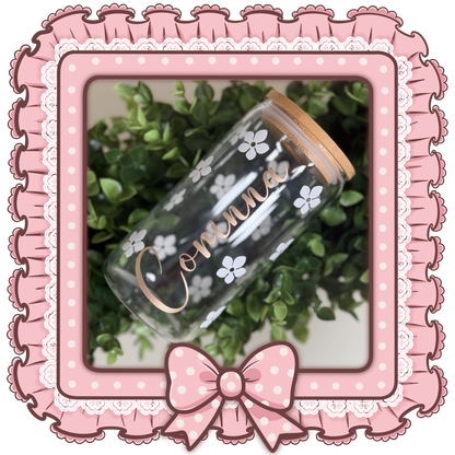 Personalisierte Glas mit Bambusdeckel – Blumenmuster & Name in Handlettering – Individuelles Trinkglas, Geschenkidee für Freunde und Familie