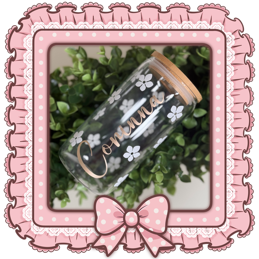 Personalisierte Glas mit Bambusdeckel – Blumenmuster & Name in Handlettering – Individuelles Trinkglas, Geschenkidee für Freunde und Familie