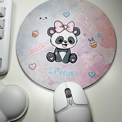 Personalisiertes Mauspad Panda – Niedliches Geschenk mit Namen, Rund 20 cm – Büro Deko für Mädchen, Kinder & Panda-Fans