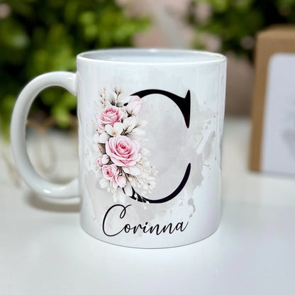 Personalisierte Tasse mit Namen & Initiale – Geschenk für Freundin oder Mama – Florale Aquarell Kaffeetasse