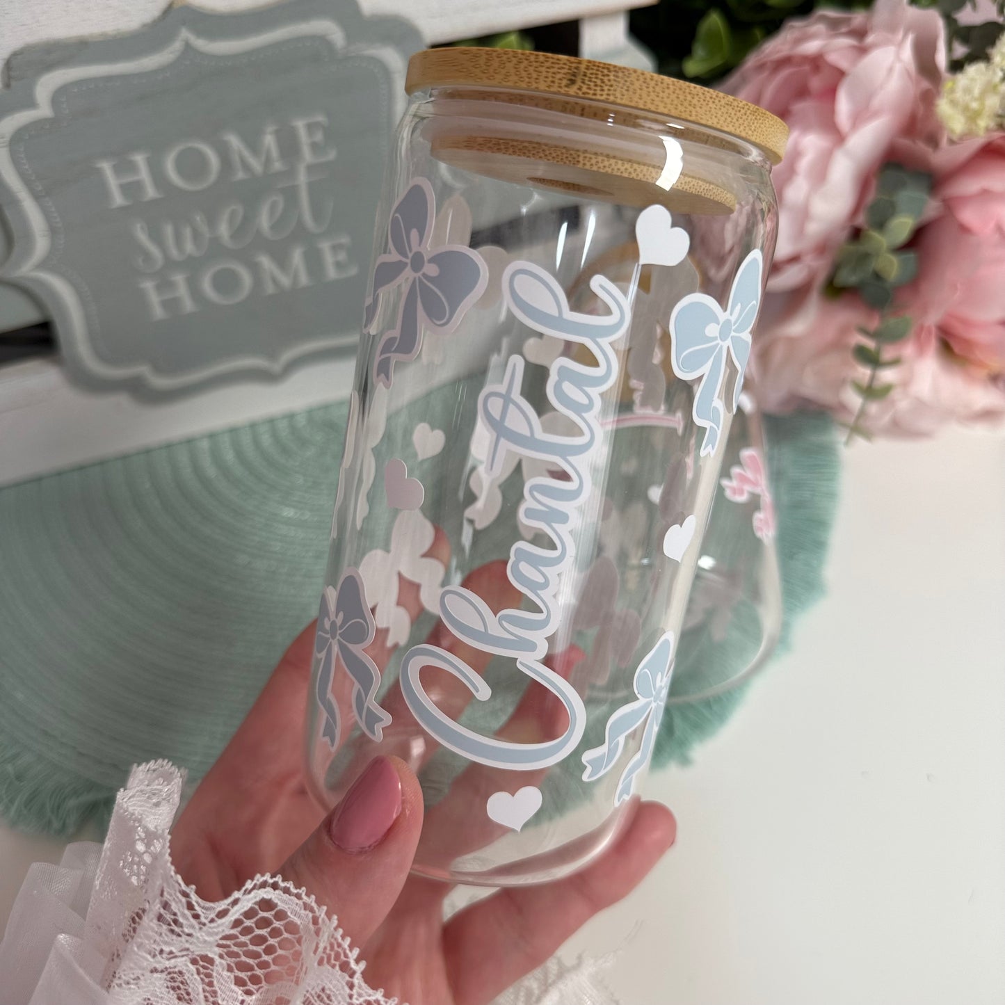 Personalisierte Glas mit Bambusdeckel – Schleife & Name – Geschenkidee für Freunde und Familie, Weihnachtsgeschenk