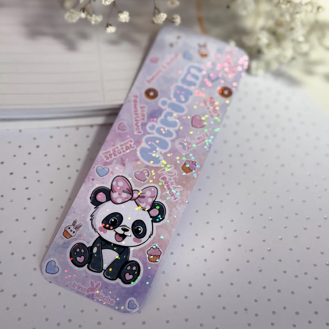 Personalisiertes Panda Lesezeichen – mit deinem Namen, beidseitig bedruckt, holografisch laminiert – Geschenk für Buchliebhaber & Leseratten