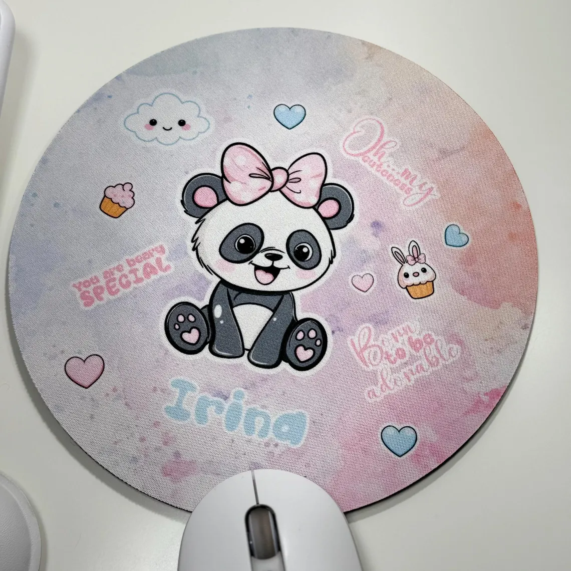 Personalisiertes Mauspad Panda – Niedliches Geschenk mit Namen, Rund 20 cm – Büro Deko für Mädchen, Kinder & Panda-Fans