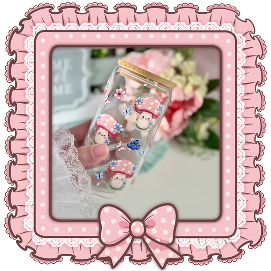 Kawaii Trinkglas mit Bambusdeckel und Glasstrohhalm | 500ml Trinkglas mit Pilz-Motiv, Schmetterlingen und Blumen | Ästhetisches Geschenk
