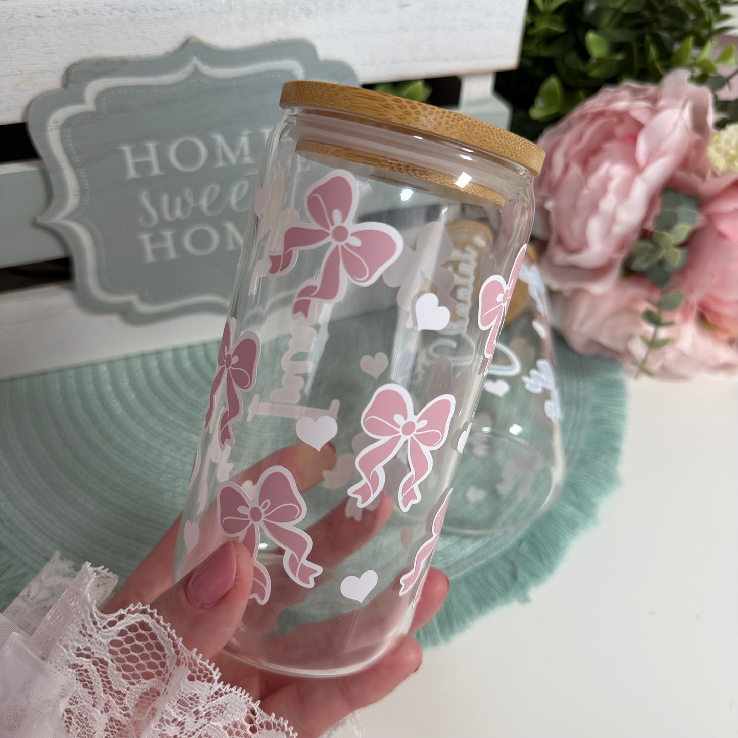 Personalisierte Glas mit Bambusdeckel – Schleife & Name – Geschenkidee für Freunde und Familie, Weihnachtsgeschenk