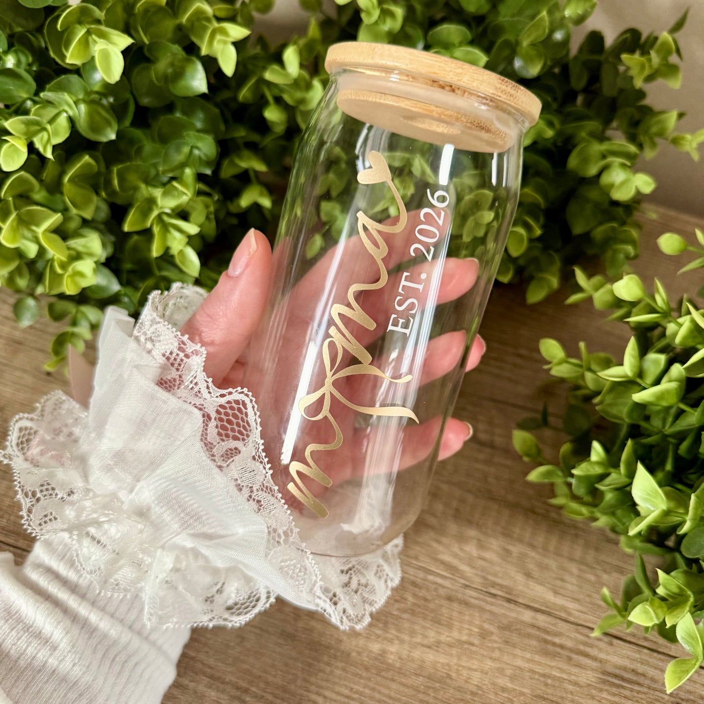 Personalisiertes Mama Glas mit Jahreszahl - Borosilikatglas mit Bambusdeckel & Strohhalm