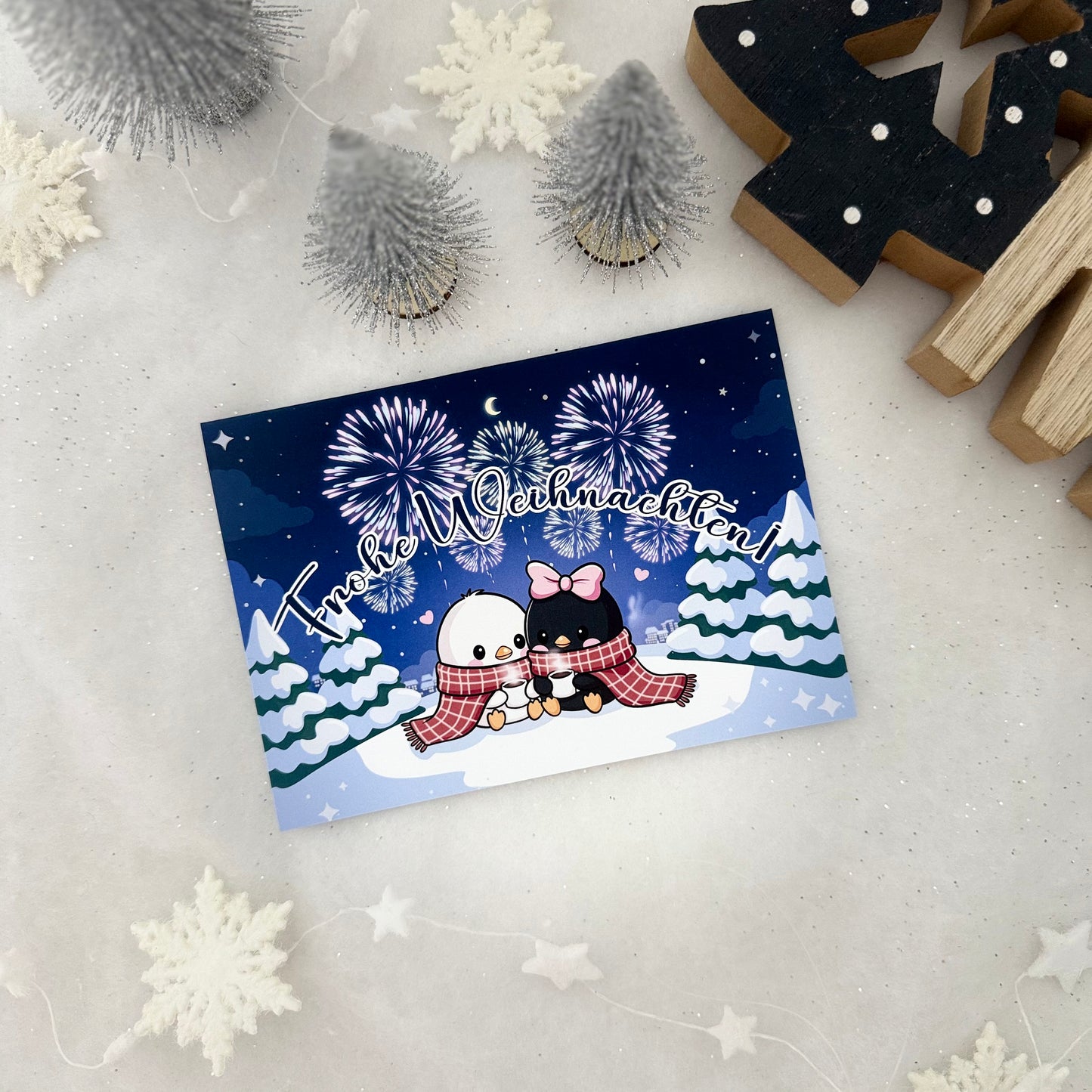 Süße handgemachte Weihnachtskarte mit Pinguin-Pärchen und Feuerwerk – Inkl. Umschlag, DIN A6